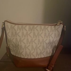 Michael Kors Crossbody Purse 👛